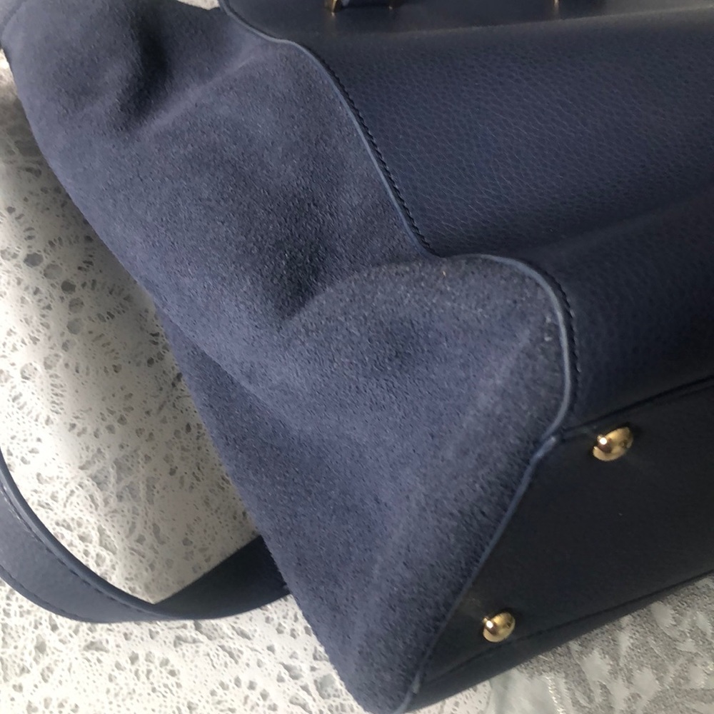 Carry all soft pebble pleather faux suede?? (Maybe - Picture 3 of 8